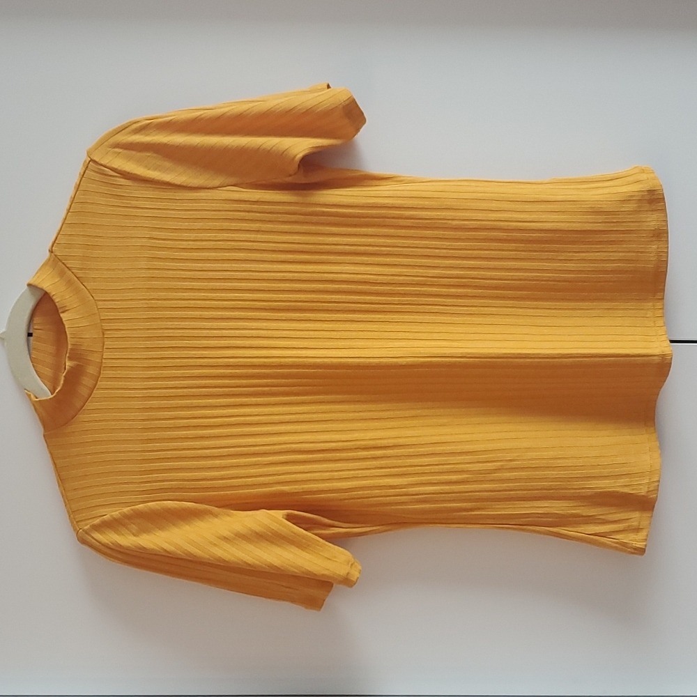 H&M Ribbed Tee